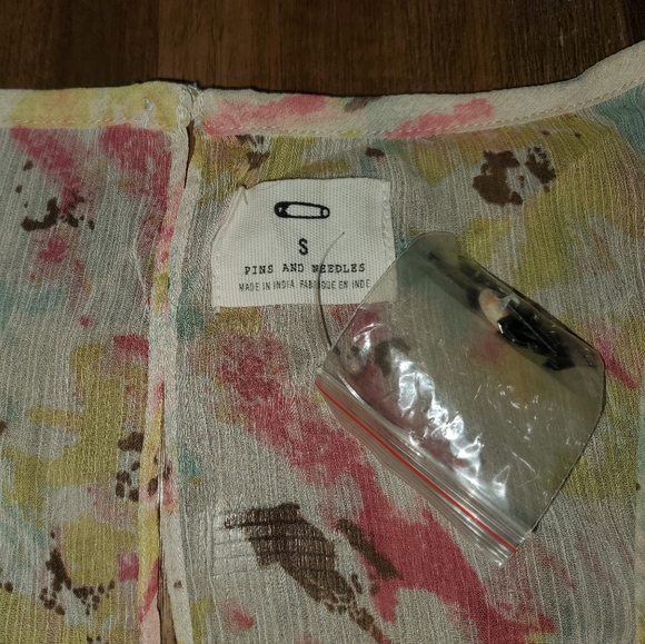 New Women's Pins and Needles Beaded & Sequin Summer Floral Watercolor Blouse Top - Picture 4 of 8